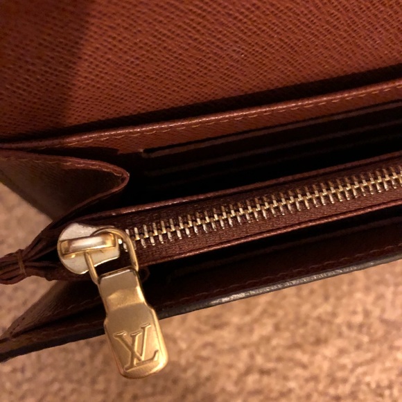 Authentic Louis Vuitton Sarah Compact Wallet - Picture 5 of 5